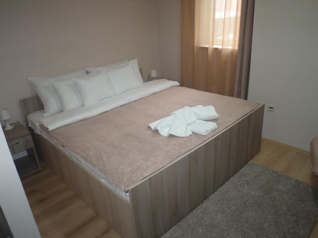 Garni Hotel Tri O Kragujevac Dış mekan fotoğraf