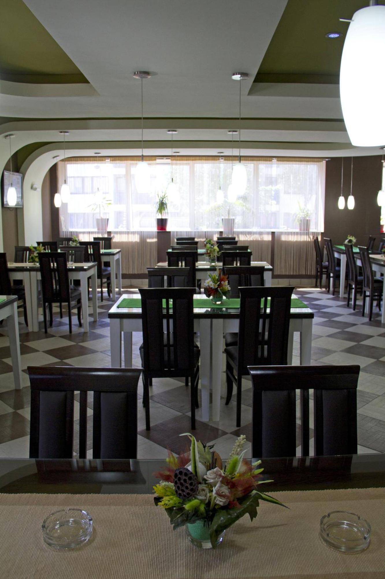 Garni Hotel Tri O Kragujevac Dış mekan fotoğraf