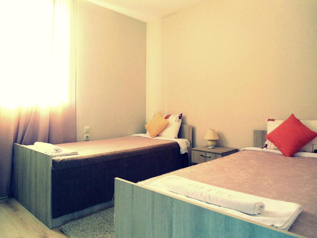 Garni Hotel Tri O Kragujevac Oda fotoğraf