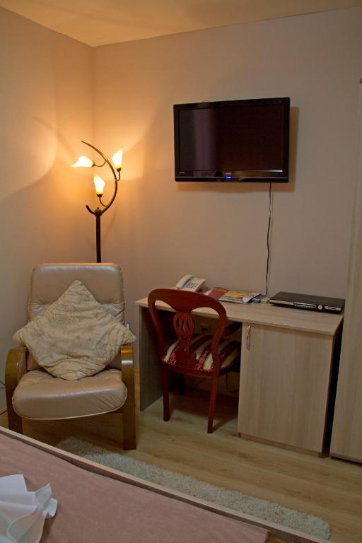 Garni Hotel Tri O Kragujevac Oda fotoğraf